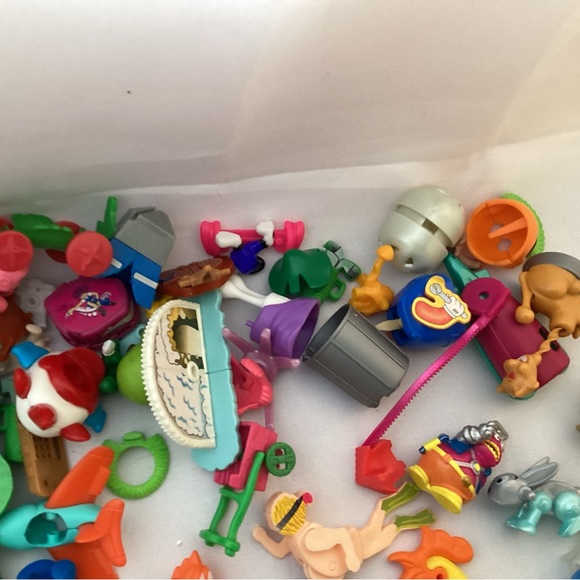 Kinder Ferrero surprise toys some complete and miscellaneous spare parts - Picture 9 of 9